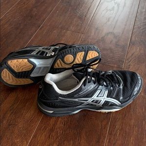 Women’s Size 9 Aasic Gel Rockets